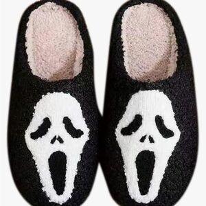 Black and White‎ Ghost Face Slippers